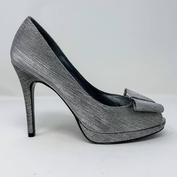 Stuart Weitzman silver pewter Bowright peep toe bow platform pumps size 8 - Picture 11 of 16